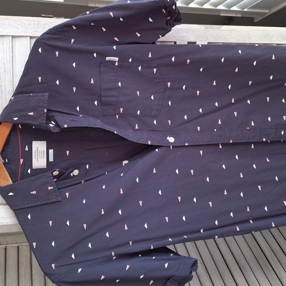 Jack &Jones men's summer shirt in v.g.u.c - Picture 3 of 3